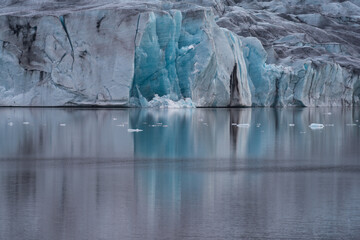 Spectacular glaciar tongue end with cracks and lake