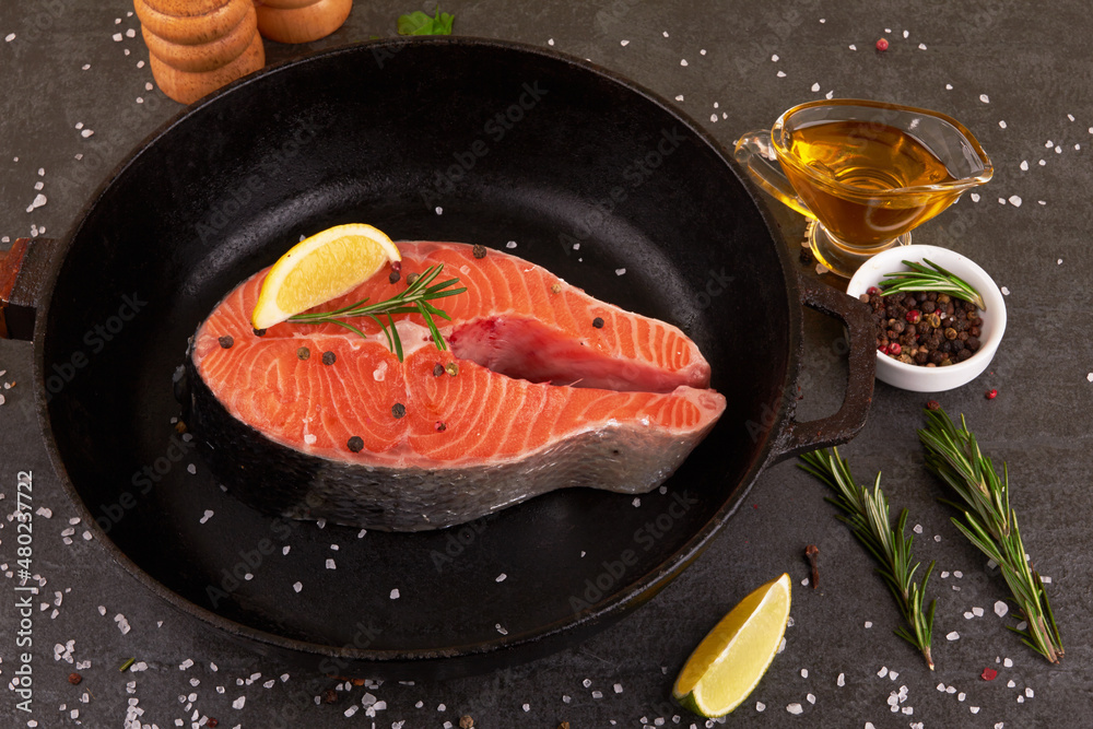 Wall mural Salmon steak on pan