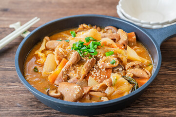 スキレット鍋で作るモツ煮込み