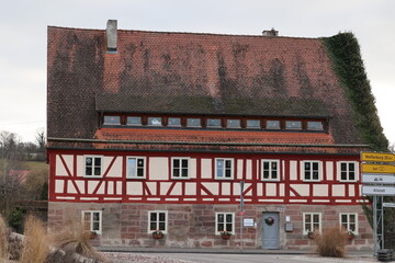 Historisches Fachwerkhaus in der Altstadt von Heideck in Bayern