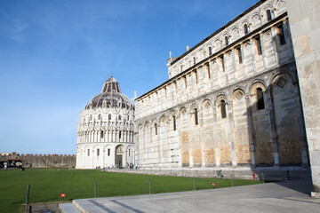Fototapeta na wymiar Pisa, Cattedrale in piazza del Duomo e battistero. Italia
