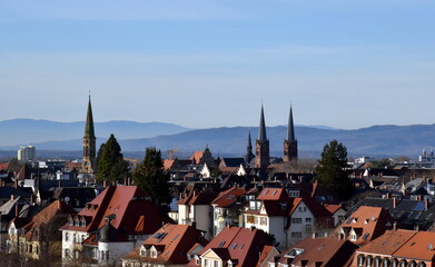 Blick &uuml;ber Freiburg auf Freiburg-Wiehre an einem sonnigen Wintertag