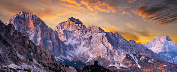 Beautiful landscape of mountains during autumn © Piotr Krzeslak