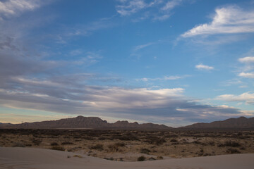 Fototapeta premium Desierto y montañas