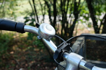 FU 2020-08-16 FoBotGa 561 Am Fahrradlenker ist eine Klingel