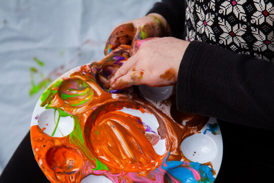messy hands color playing kid toddler fun creative fingers