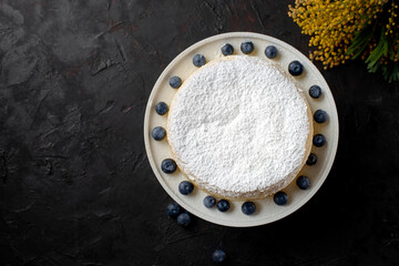 Obraz na płótnie Canvas Lemon cake with sugar powder on the table