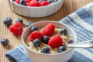  Healthy oatmeal with blueberries and raspberries