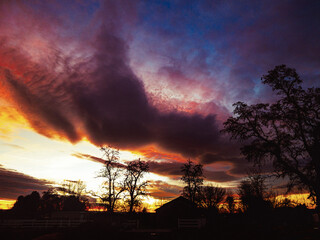 Fototapeta na wymiar dramatic sunset