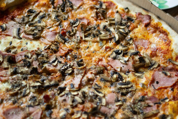 Friends eats a delicious pizza