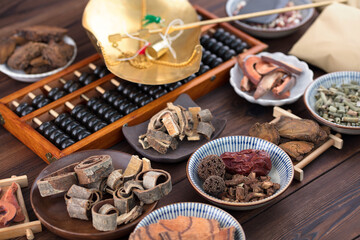 Medicinal materials, weighing plate and bead in the scene of Chinese medicine dispensing