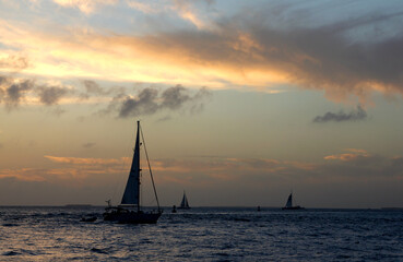 Fototapeta na wymiar A boat in the ocean at sunset