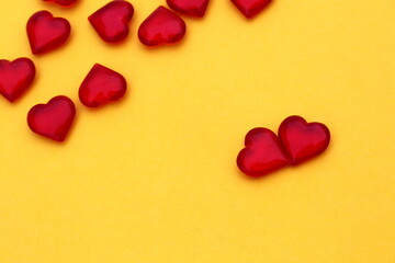 Obraz premium Red hearts lie on a yellow background. Concept for valentine`s day.