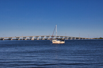 Fototapeta premium Enjoying a sunny winter day in Eau Gallie Florida on the waterfront