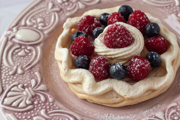 Pavlova cake with fresh berries
