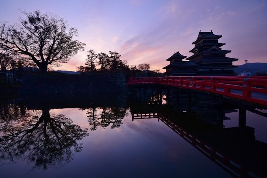 松本城 の画像 4 073 件の Stock 写真 ベクターおよびビデオ Adobe Stock