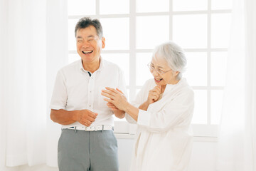 Obraz premium 高齢者の男女（笑顔） 