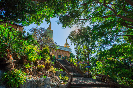 Background of Religious Attractions on Koh Samui, Thailand (Wat Khao Hua Jook) Tourists can come to take pictures and take public views during their holidays.