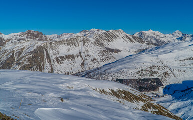 Fototapeta na wymiar Beautiful Italian Alps panoramic view seen from the slopes in Livigno