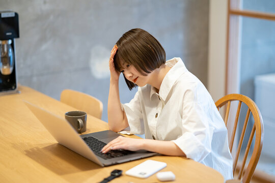 頭抱える の画像 3 013 件の Stock 写真 ベクターおよびビデオ Adobe Stock