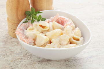 Pasta with salmon and cream cheese