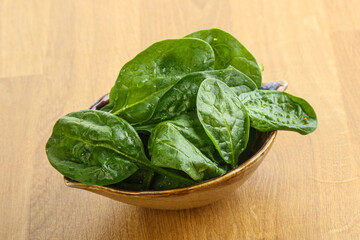 Fresh green spinach leaves in the bowl