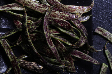 string beans are on the table