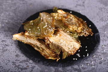 Peking cabbage chips are on the table