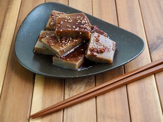 한국음식 도토리묵과 양념간장