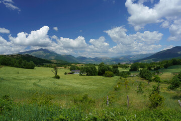 Fototapeta na wymiar Landscape of Valle Peligna, Abruzzo, view of Cocullo