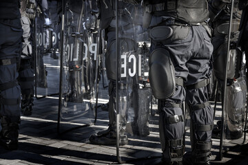 Fototapeta 街を守る機動隊の訓練風景 obraz