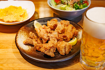 ビールにぴったりのおつまみ　鳥の唐揚げ