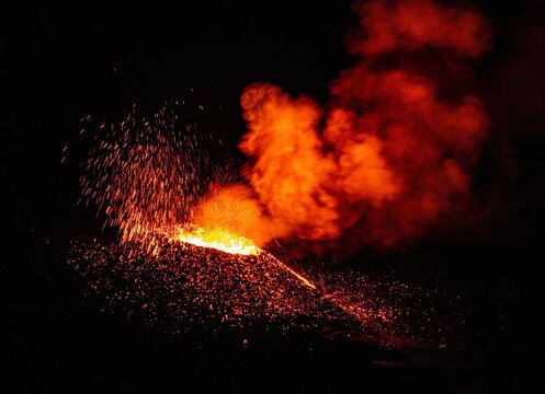 Eruption volcanique du Piton de la Fournaise, Réunion