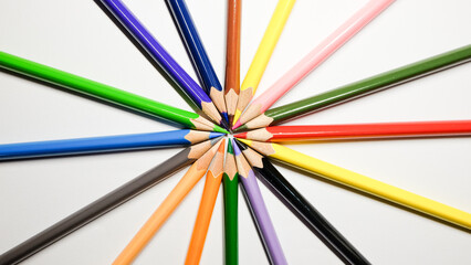 Naklejka premium Color pencils forming a color wheel on white background. Isolated close up shot.