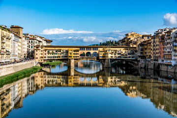 Fototapeta na wymiar Ponte Vecchio, old bridge over Arno River, Florence, Tuscany, Italy