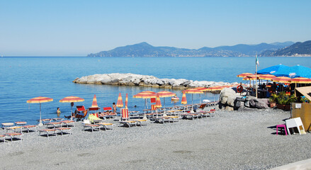 La spiaggia di Sestri Levante in provincia di Genova, Italia.