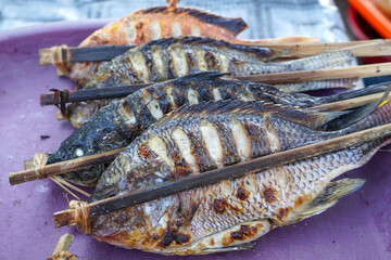 Grilled tilapia, which is a freshwater fish, is grilled using charcoal fire and covered with soy sauce and chili sauce which tastes sweet and spicy. This fish contains a lot of protein.