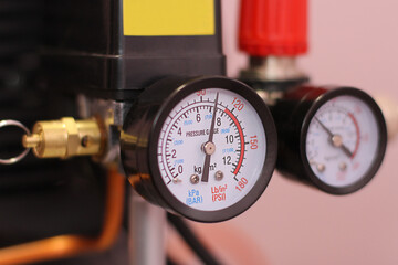 Flow regulator to reduce the pressure of the gas coming from the air compressor. gas pressure gauge...