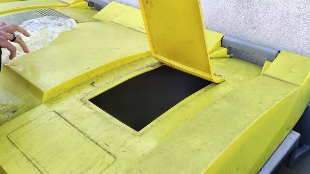 poubelle de tri selectif des déchets