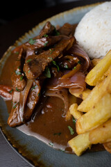 Lomo saltado, comida peruana