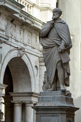 Fototapeta na wymiar statue of the architect Andrea Palladio in Vicenza, Italy