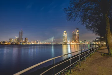 Photo sur Plexiglas Pont Érasme skyline of Rotterdam on 11 January 2022.
