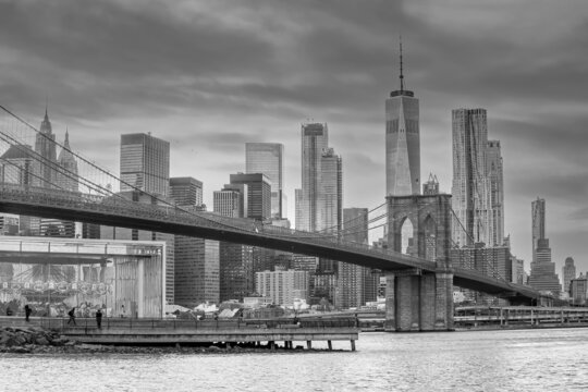 New York City skyline cityscape of Manhattan with brooklyn bridge in USA © f11photo