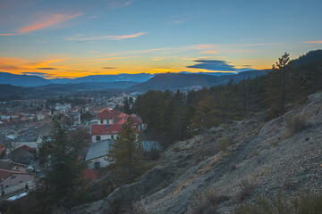 Fototapeta premium A panoramic wide landscape view of Veynes, an old town in the French Alps, during the sunset