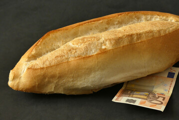 2022 world economic crisis, increase in food prices, bread and 50 euro, increase in bread prices