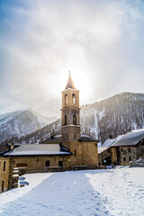 
Il piccolo borgo di Ferrere, raggiungibile soltanto a piedi durante la stagione invernale. Valle...