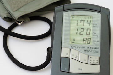 Monitor de presión arterial digital con lectura de presión arterial muy alta