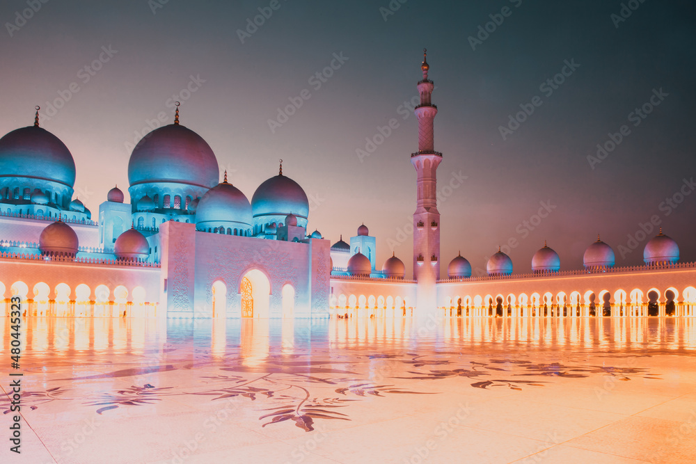 Wall mural sheikh zayed grand mosque at dusk, Abu Dhabi, UAE