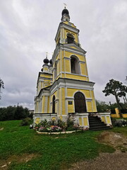 Fototapeta premium Autumn sky over the Trinity Church in Ples