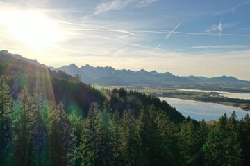 Berglandschaft mit blauem Himmel